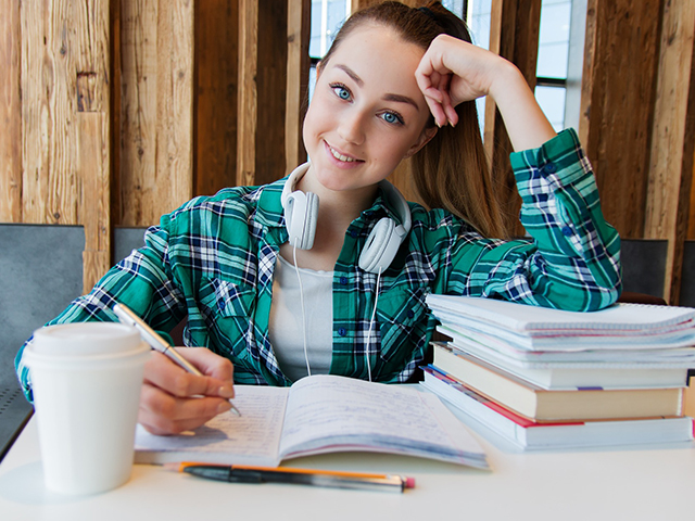 4 Ways Zoom Makes English Language Training the Easiest Way to Learn a Language