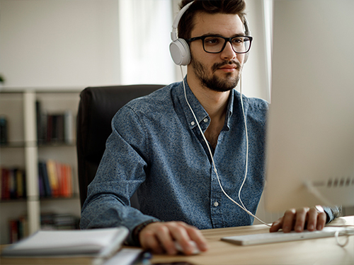 Why are More Employees Taking ESL Classes Online than Ever Before?